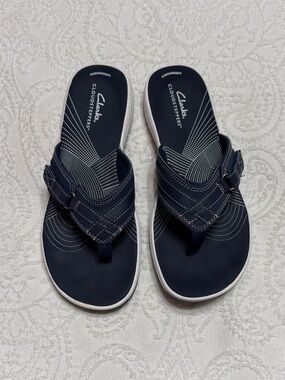 Clarks Cloudsteppers Size 8 NAVY Blue Thong Sandals Velcro Close